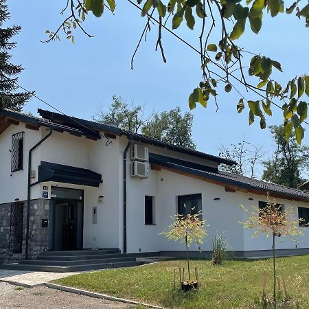 Pampas Apartments Mreznica دوغا غيسا المظهر الخارجي الصورة